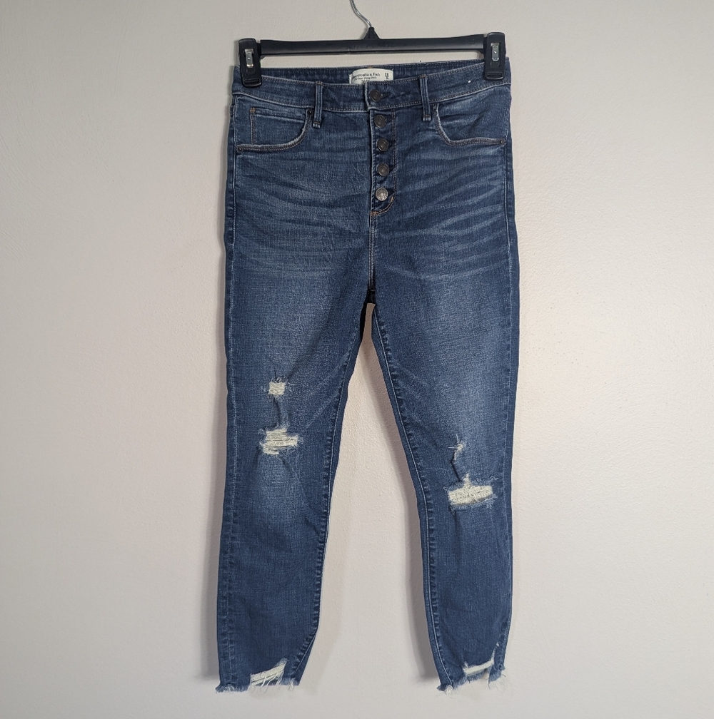 28/6S Abercrombie & Fitch Distressed The Super Skinny Ankle High Rise Jeans